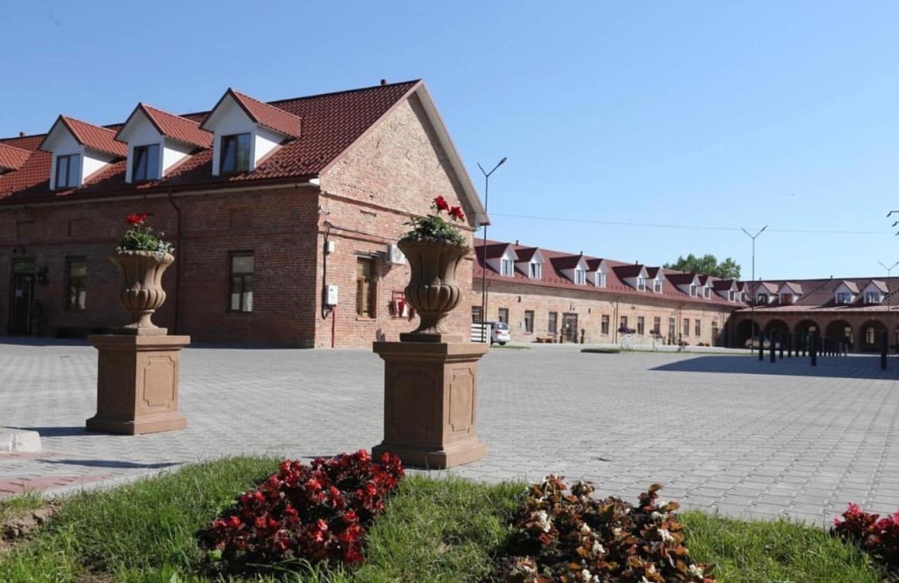 Готель Бережани Eksteriør bilde